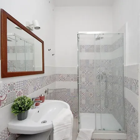 Cavour 2 Bedrooms דירה רומא